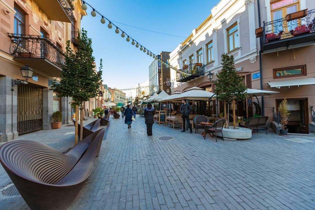 Wehost Cozy Nest Apartment Tbilisi ภายนอก รูปภาพ