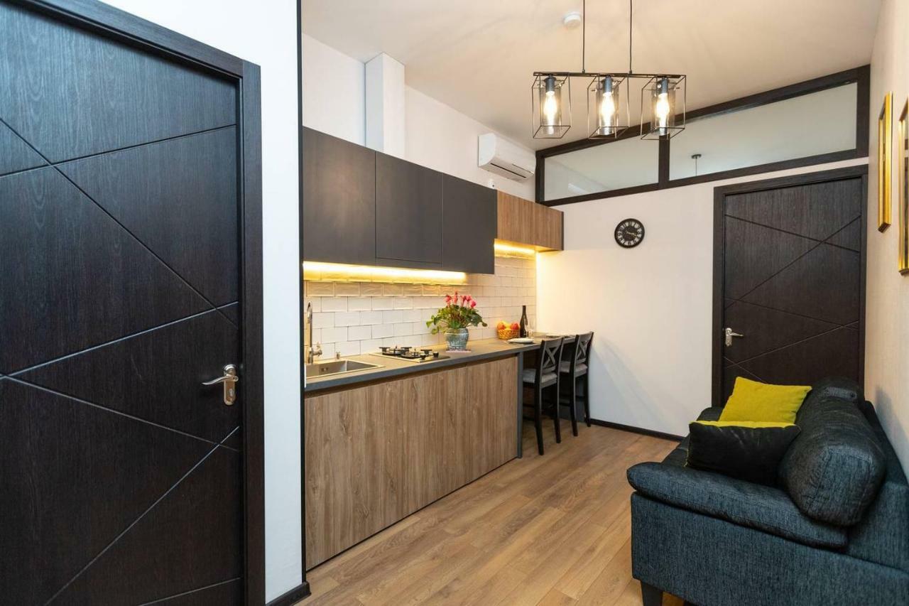 Wehost Cozy Nest Apartment Tbilisi ภายนอก รูปภาพ