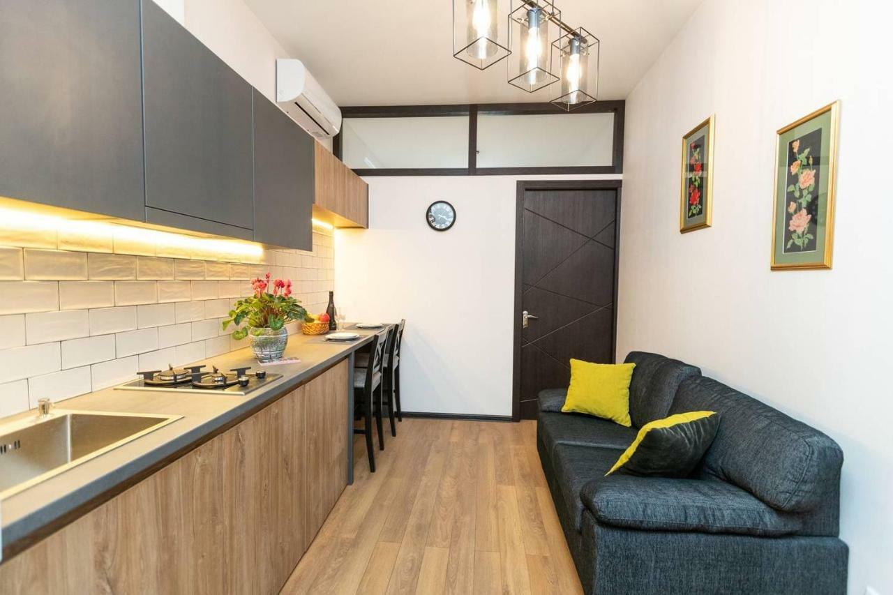 Wehost Cozy Nest Apartment Tbilisi ภายนอก รูปภาพ